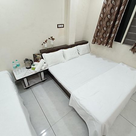 Treebo Yatri Grah Kshipra T Hotel Ujjain Buitenkant foto