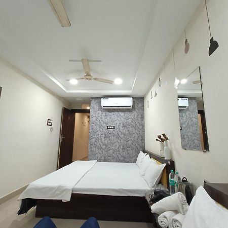 Treebo Yatri Grah Kshipra T Hotel Ujjain Buitenkant foto
