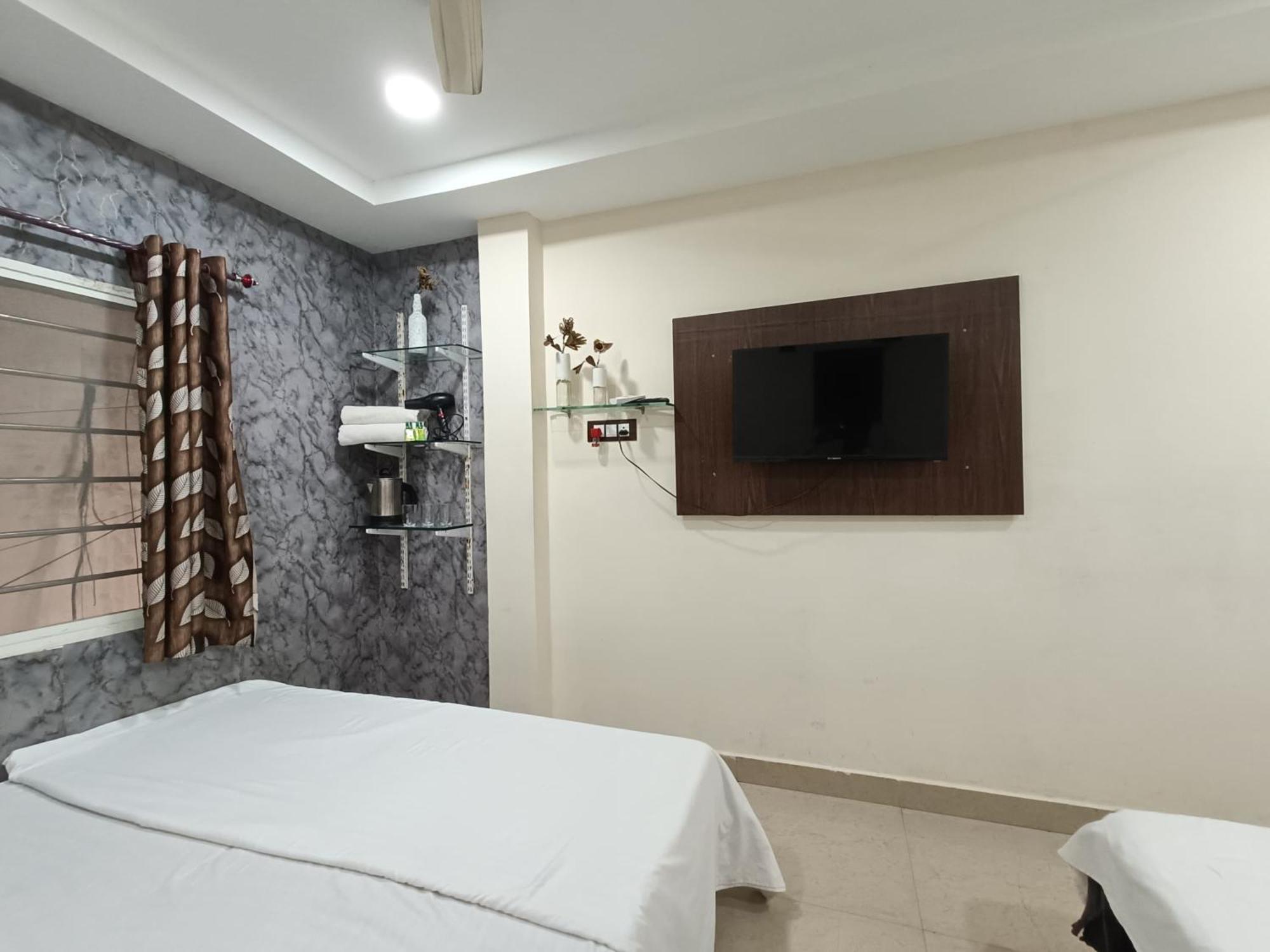 Treebo Yatri Grah Kshipra T Hotel Ujjain Buitenkant foto