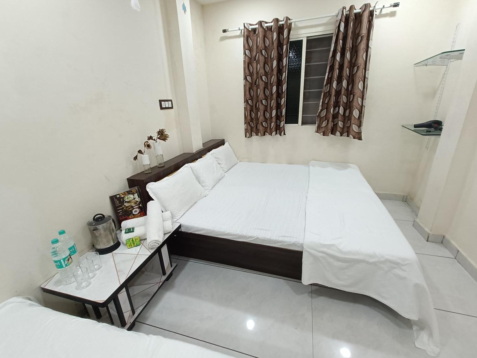 Treebo Yatri Grah Kshipra T Hotel Ujjain Buitenkant foto