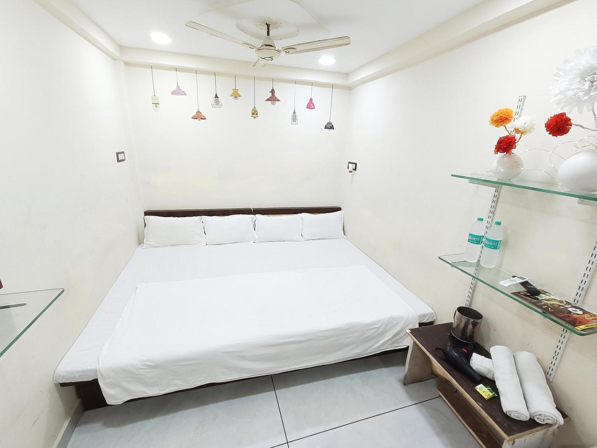 Treebo Yatri Grah Kshipra T Hotel Ujjain Buitenkant foto